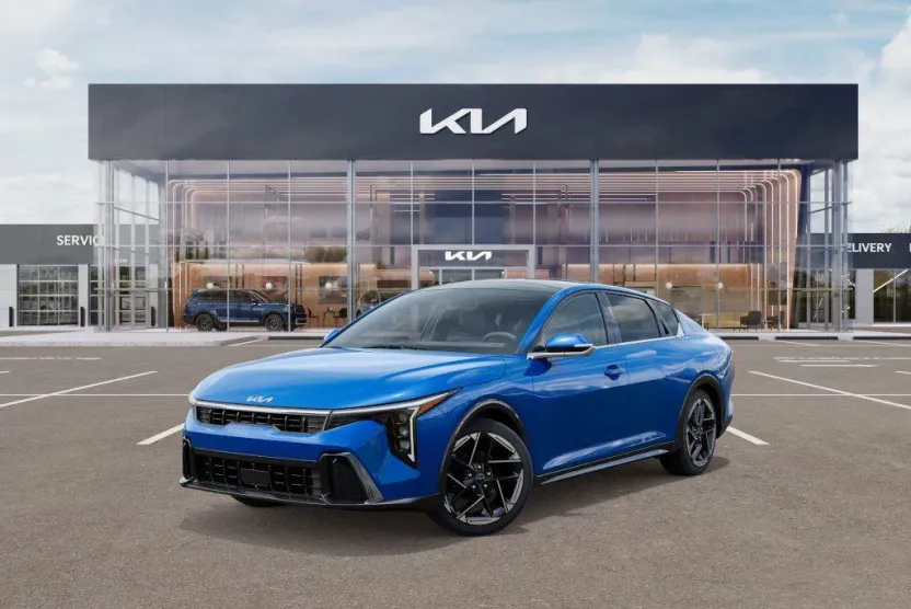 2025 Kia K4 GT-Line photo 1