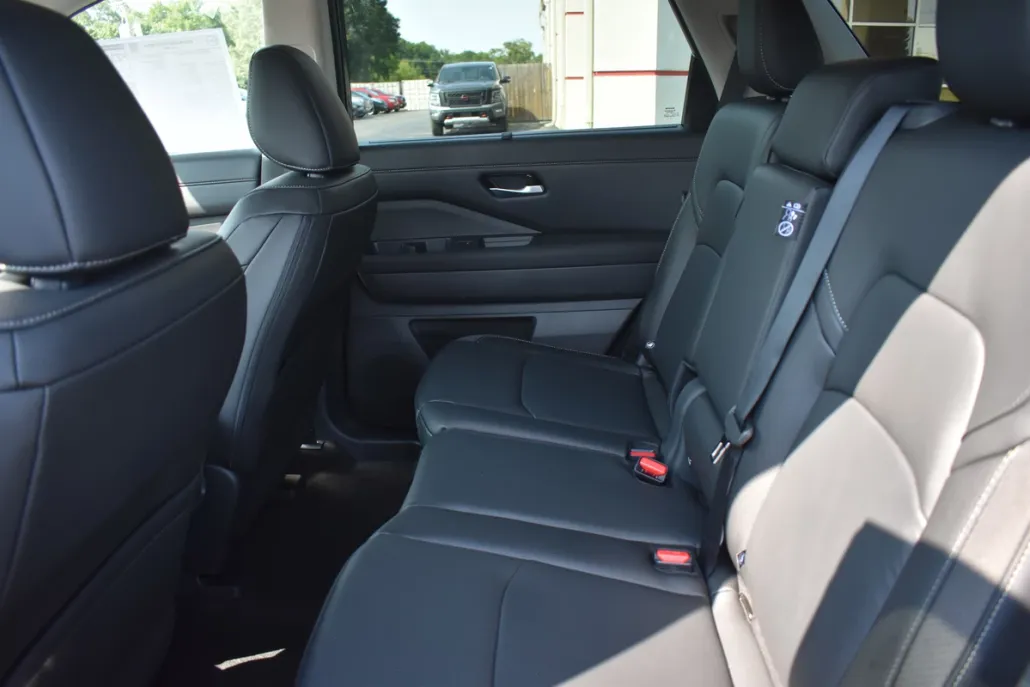 2025 Nissan Pathfinder SL photo 1