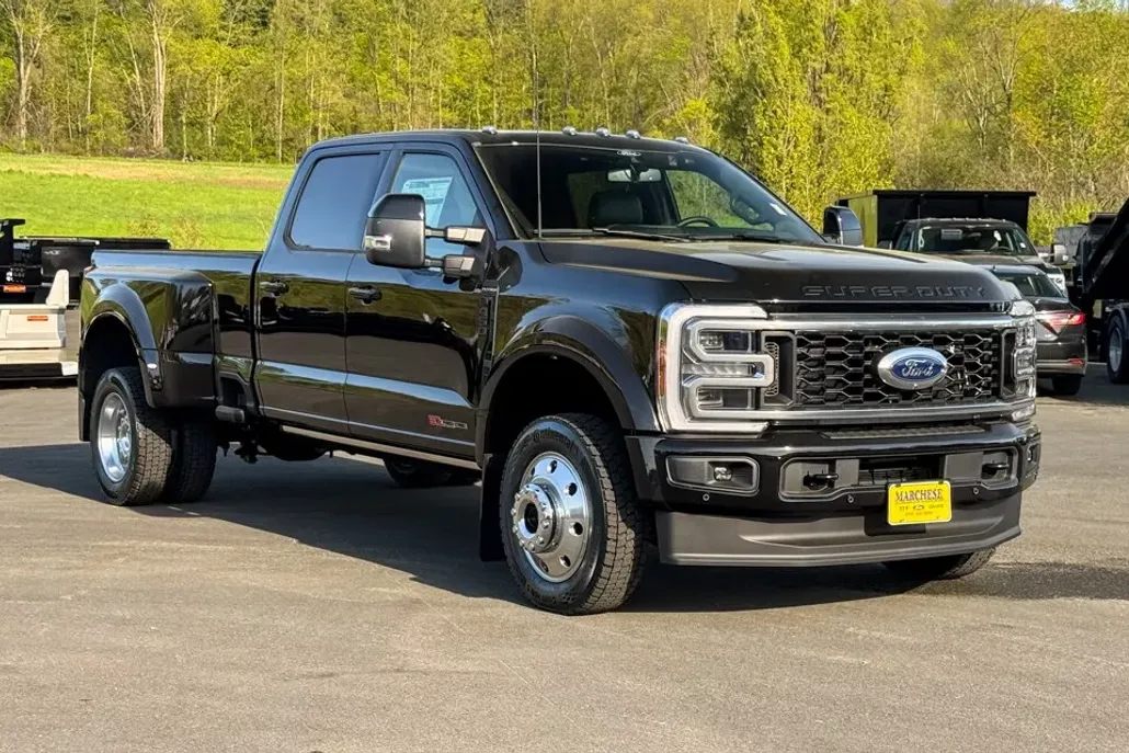 2025 Ford F-450 photo 1