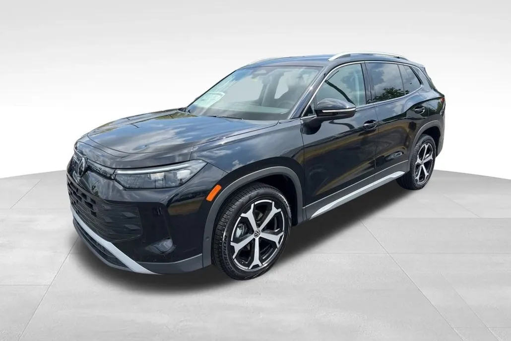 2025 Volkswagen Tiguan SE photo 1