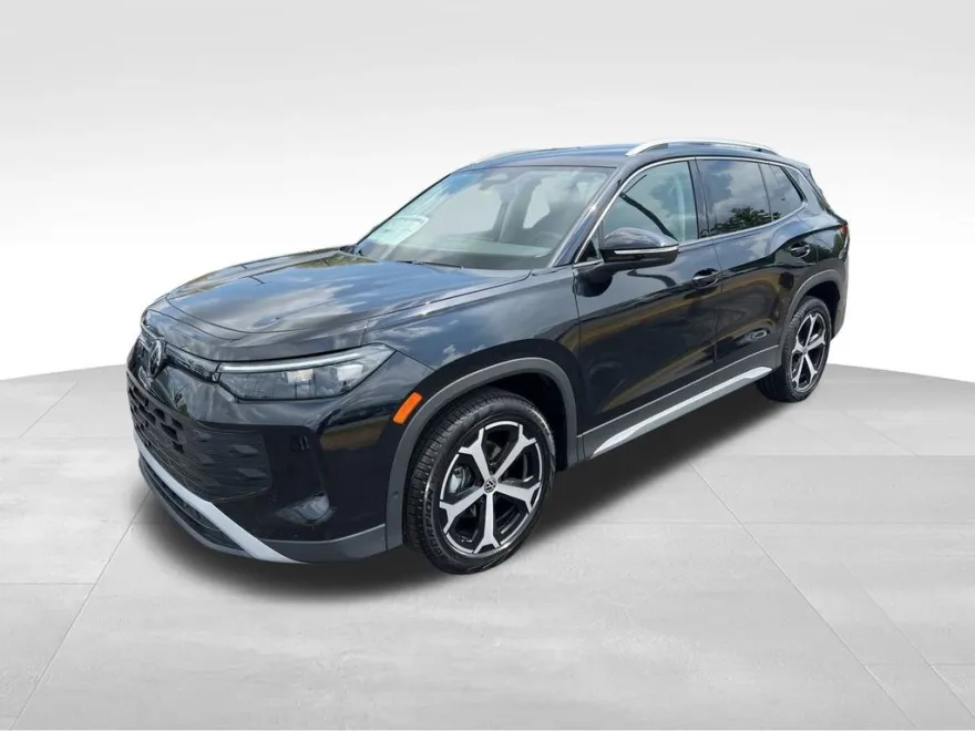 2025 Volkswagen Tiguan SE photo 1