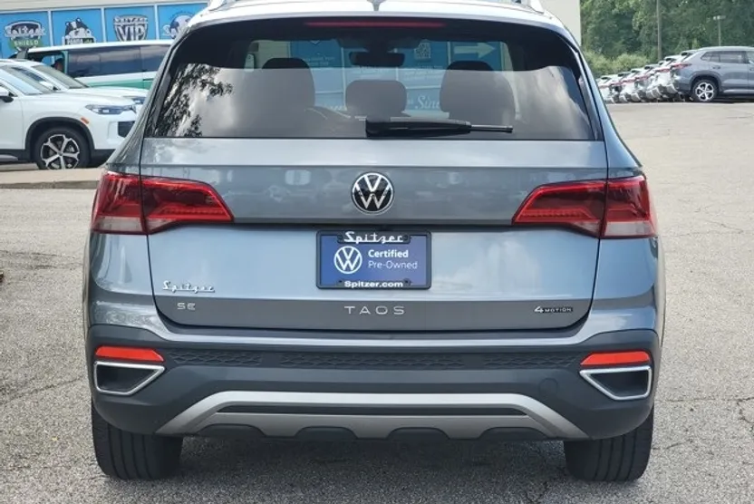2022 Volkswagen Taos SE photo 1