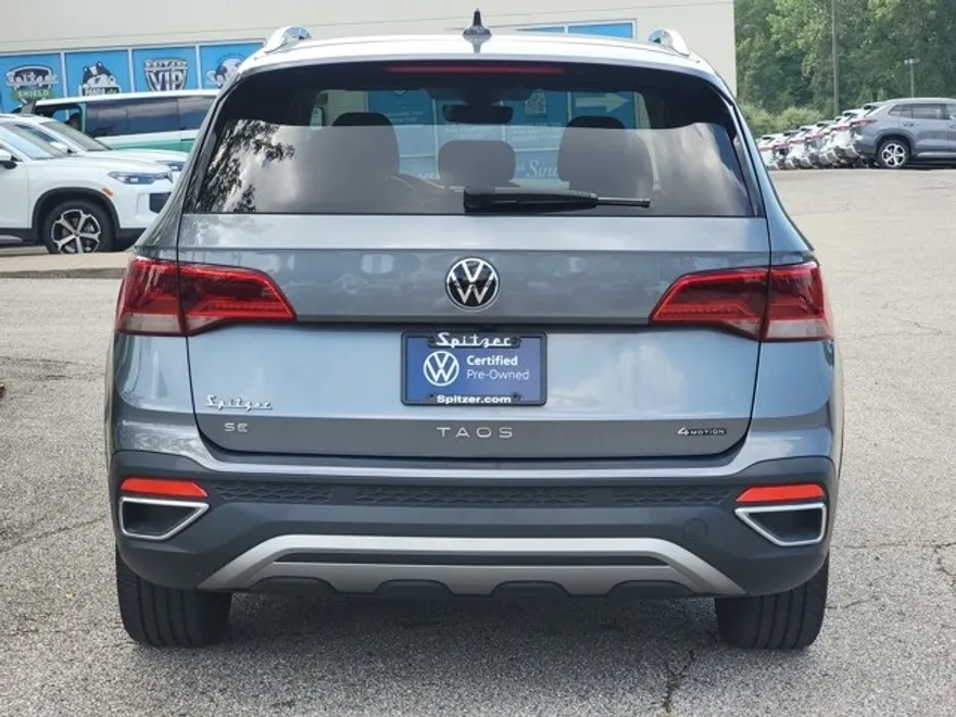 2022 Volkswagen Taos SE photo 1