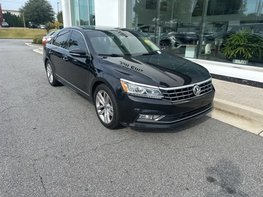 2018 Volkswagen Passat 2.0T SEL Premium photo 1