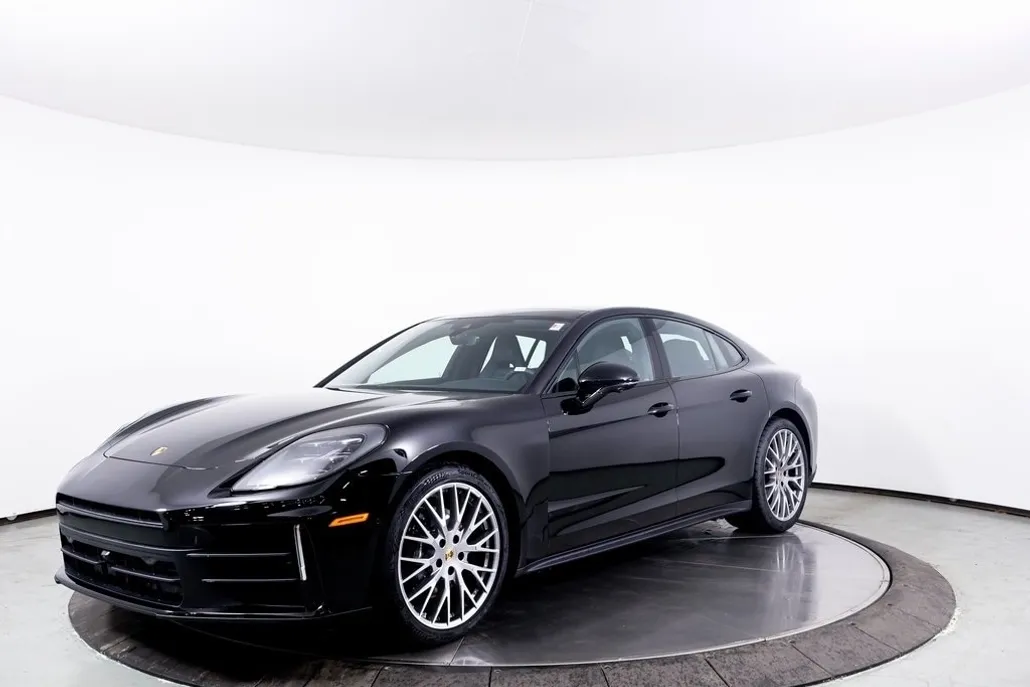 2025 Porsche Panamera 4 photo 1