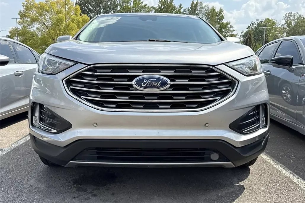 2022 Ford Edge Titanium photo 1