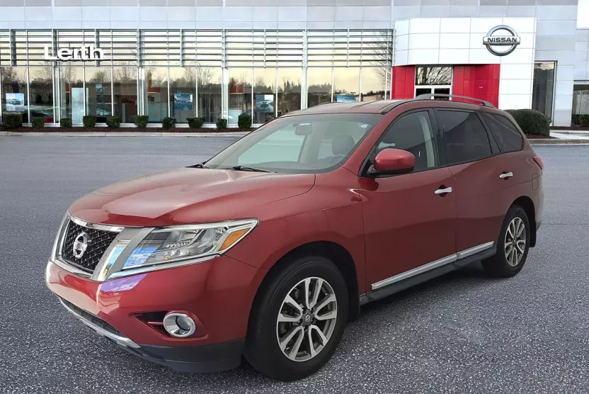 2013 Nissan Pathfinder SL photo 1