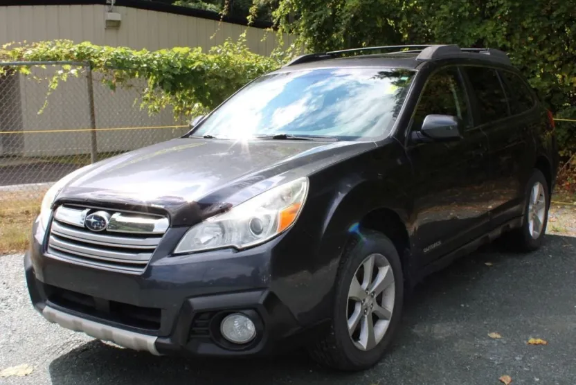 2013 Subaru Outback 3.6R Limited photo 1