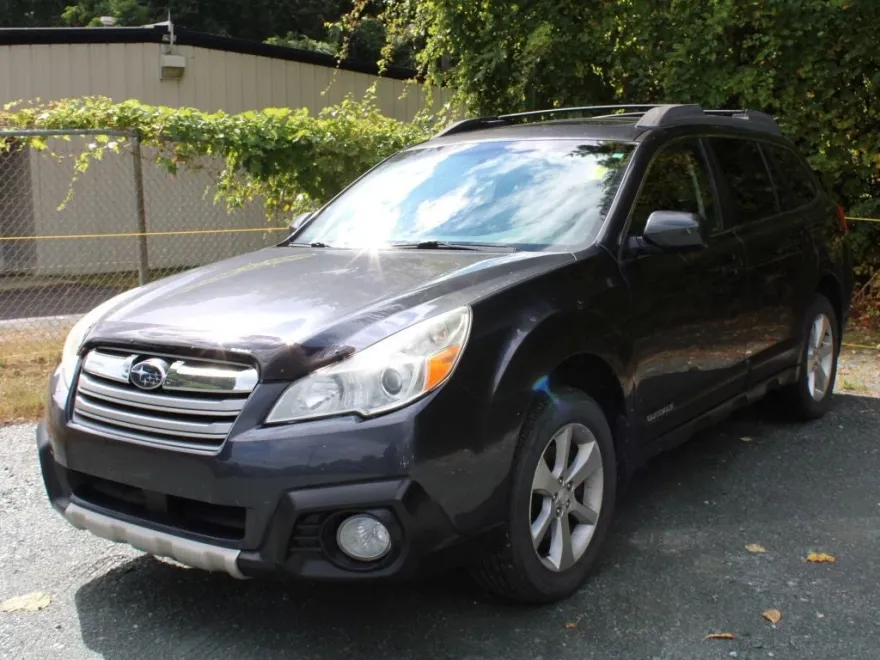 2013 Subaru Outback 3.6R Limited photo 1