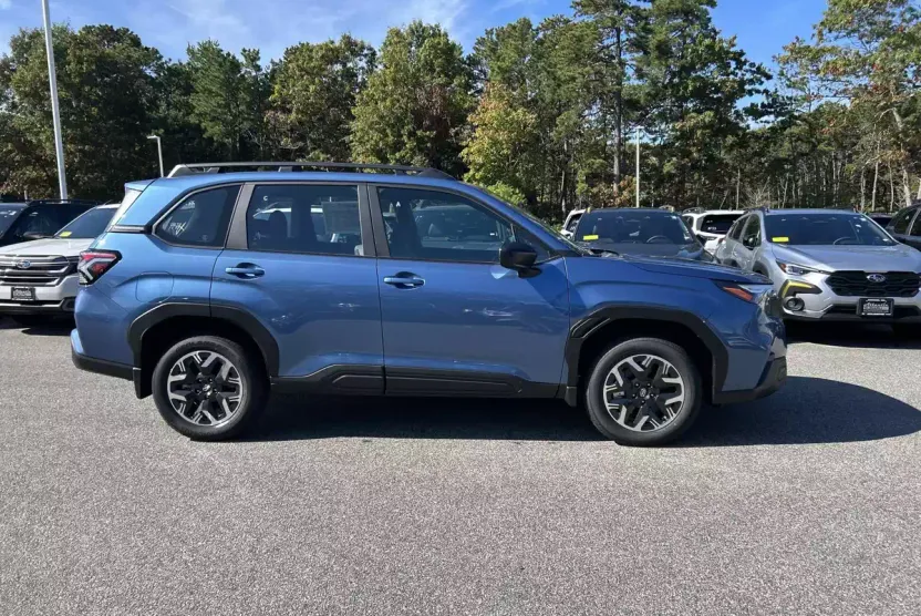 2025 Subaru Forester Base photo 1