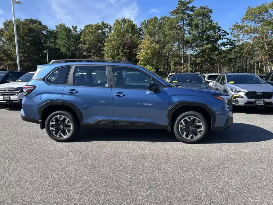 2025 Subaru Forester Base photo 1