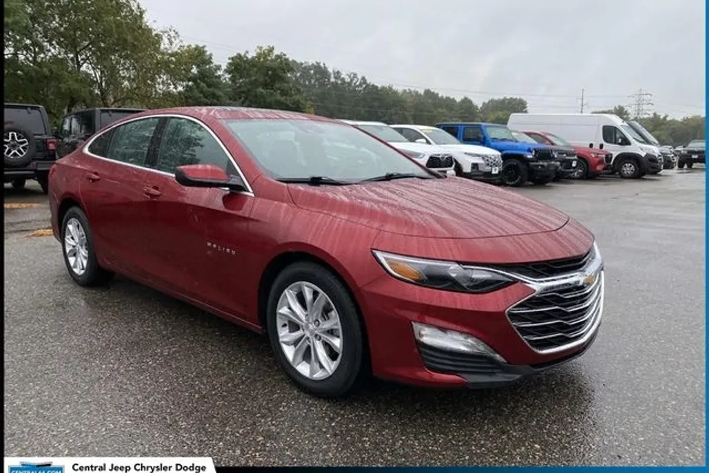 2024 Chevrolet Malibu 1LT photo 1