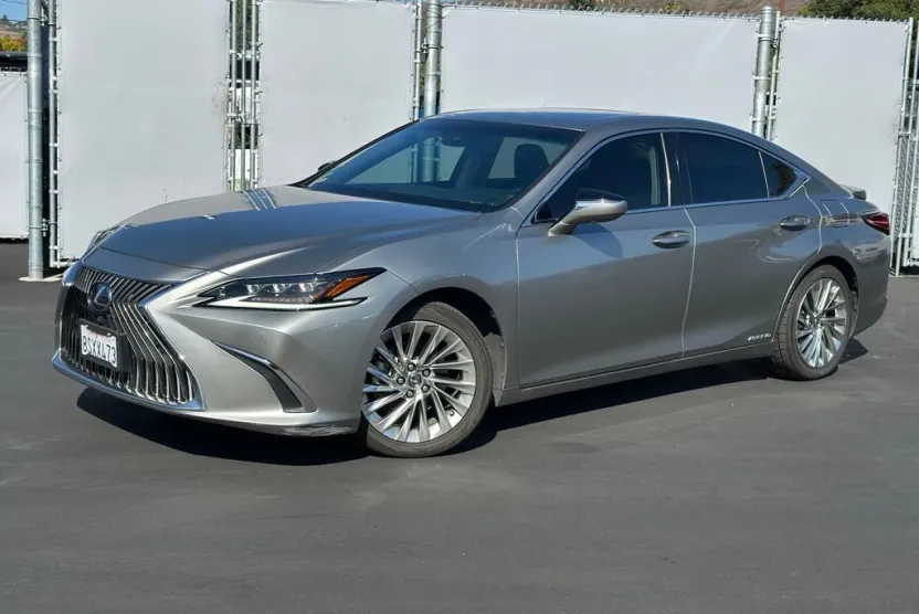 2020 Lexus ES 300h Luxury photo 1