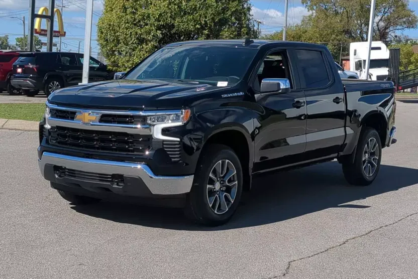 2026 Chevrolet Silverado 1500 LT photo 1