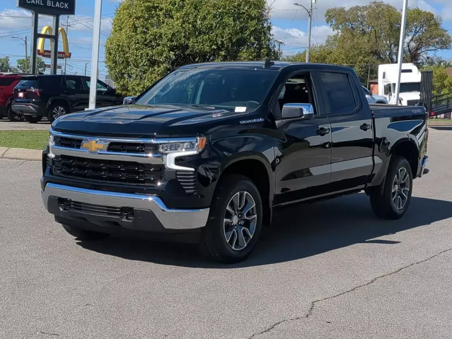 2026 Chevrolet Silverado 1500 LT photo 1