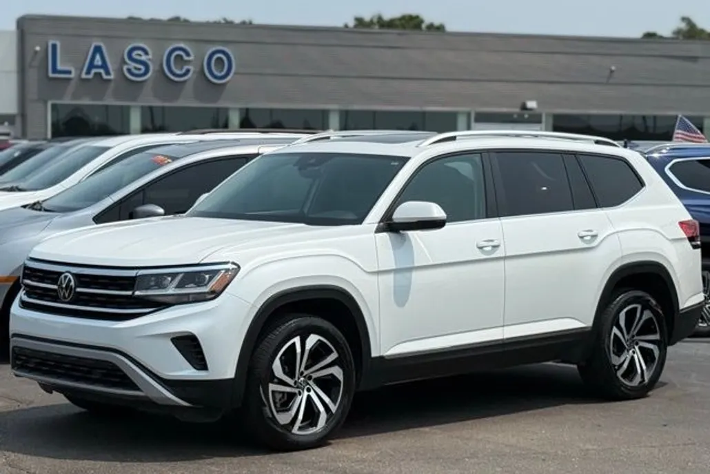 2023 Volkswagen Atlas SEL photo 1
