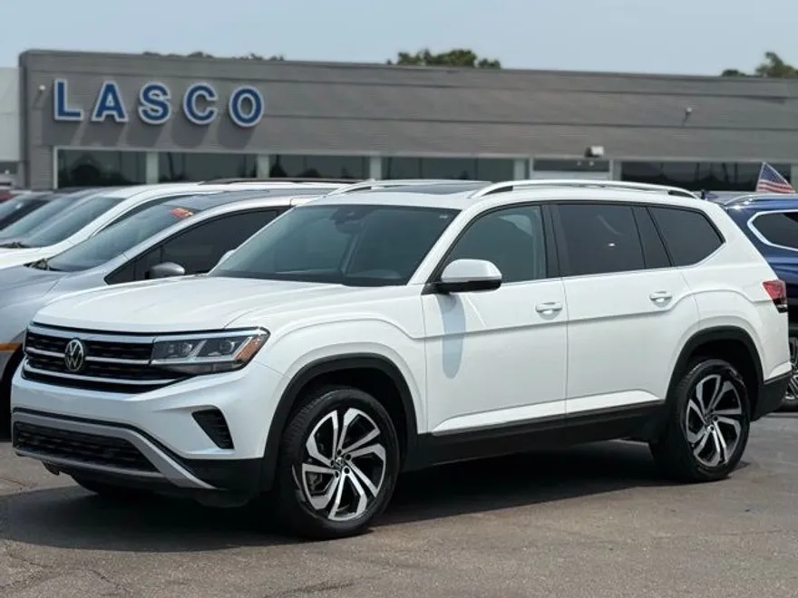 2023 Volkswagen Atlas SEL photo 1