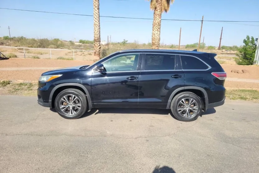2016 Toyota Highlander XLE photo 1