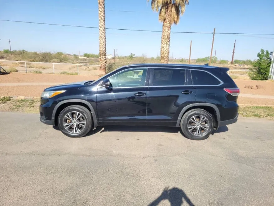 2016 Toyota Highlander XLE photo 1