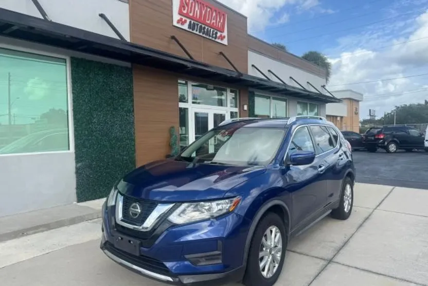 2019 Nissan Rogue SV photo 1
