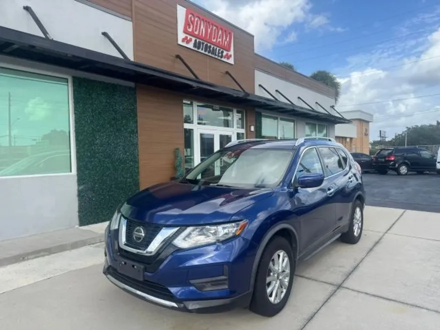 2019 Nissan Rogue SV photo 1