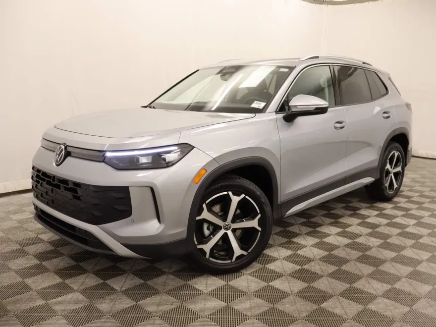 2025 Volkswagen Tiguan SE photo 1