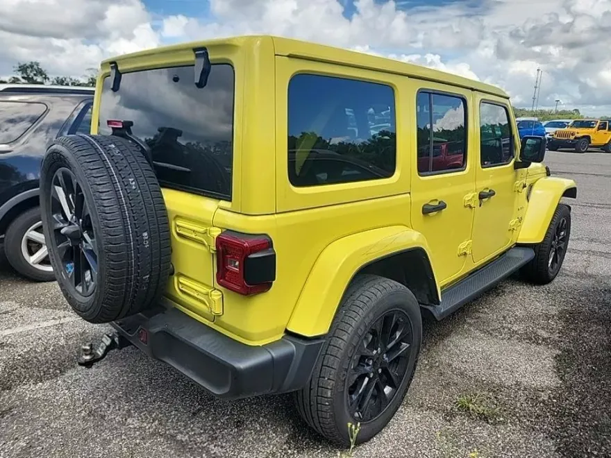 2023 Jeep Wrangler Sahara 4xe photo 1