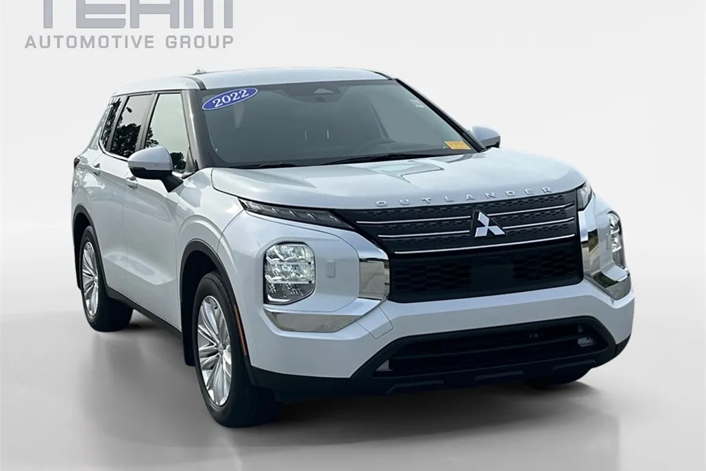 2022 Mitsubishi Outlander ES photo 1