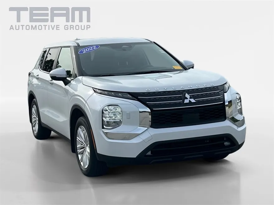 2022 Mitsubishi Outlander ES photo 1