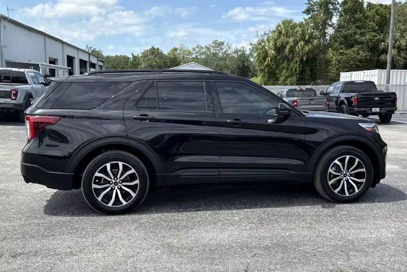 2020 Ford Explorer ST photo 1