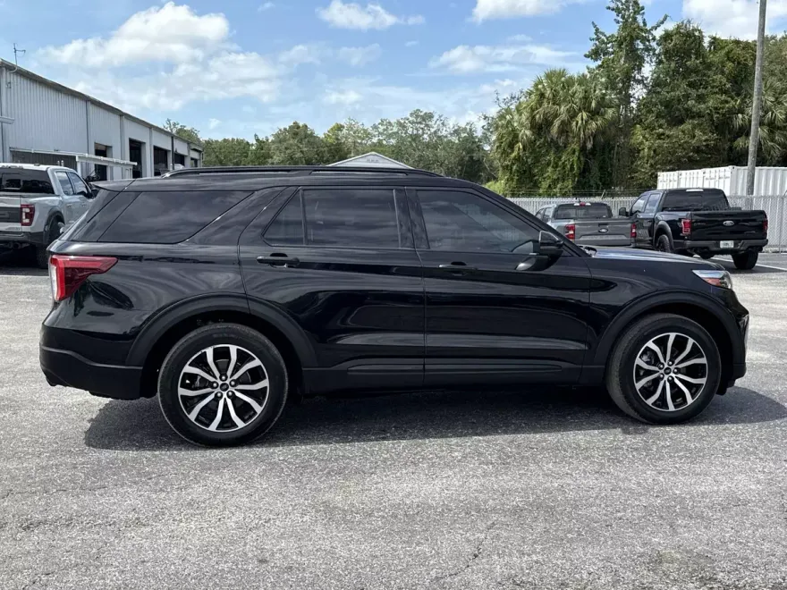 2020 Ford Explorer ST photo 1
