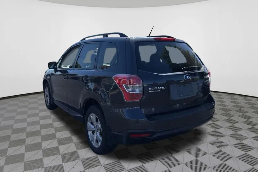 2015 Subaru Forester 2.5i Premium photo 1