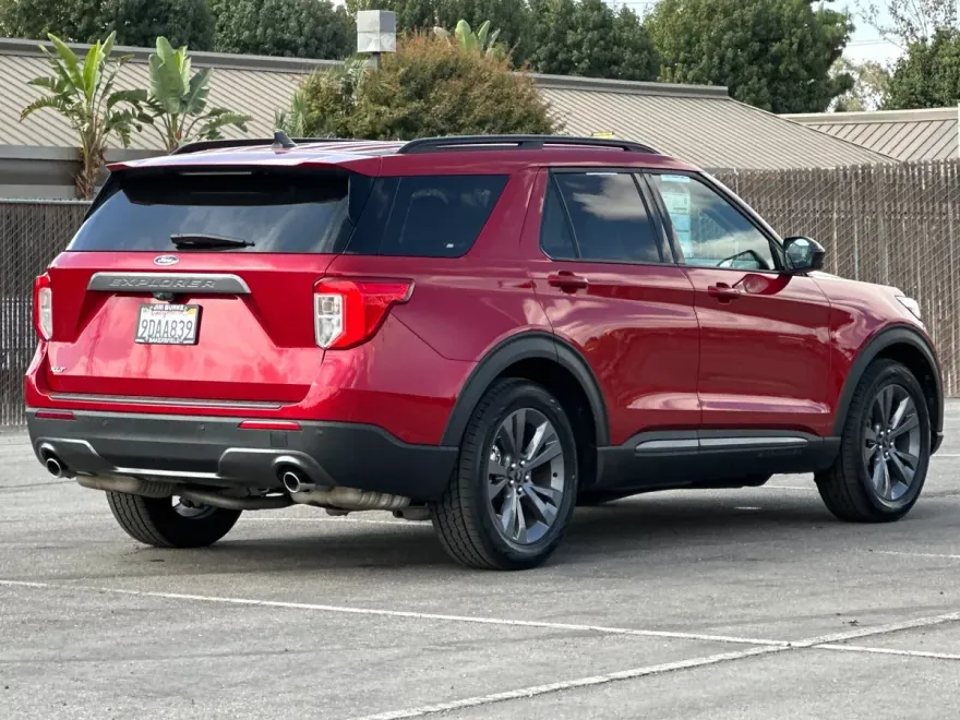 2022 Ford Explorer XLT photo 1