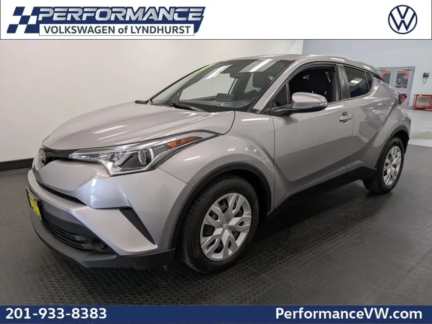 2019 Toyota C-HR LE photo 1
