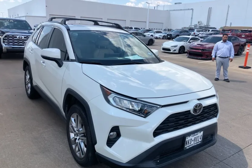 2021 Toyota RAV4 XLE Premium photo 1
