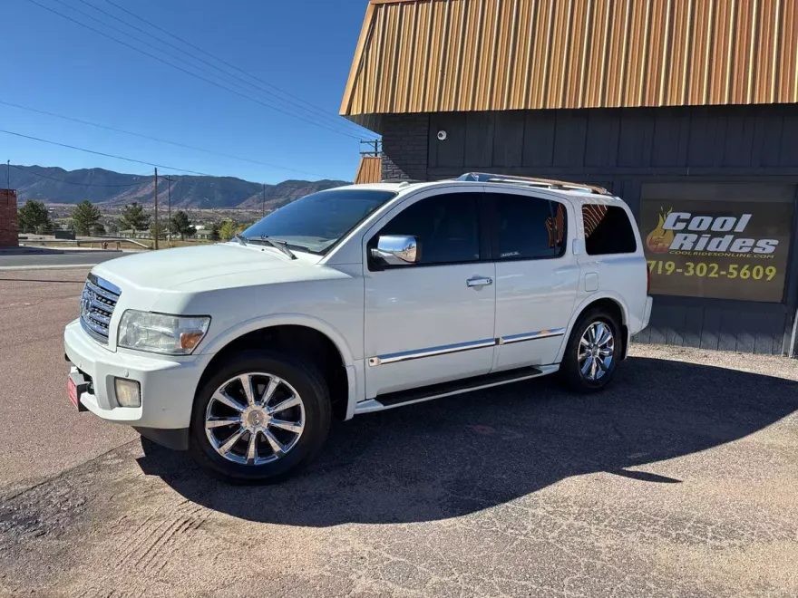 2009 Infiniti QX56 photo 1