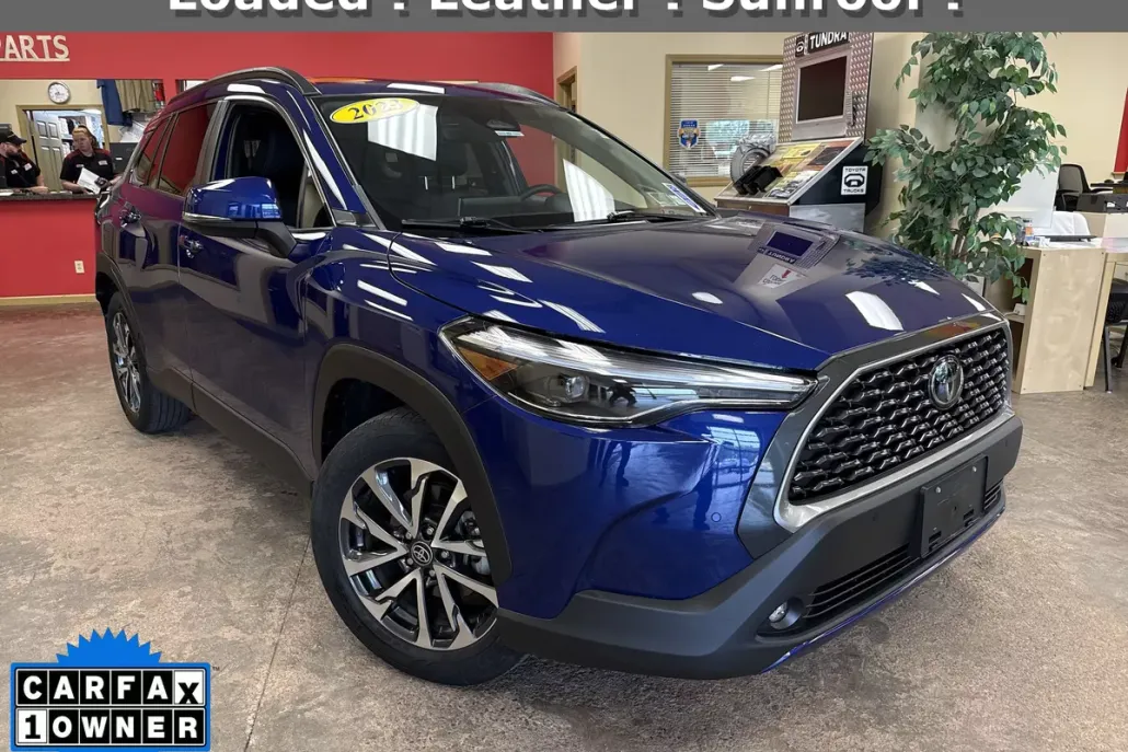 2023 Toyota Corolla Cross XLE photo 1