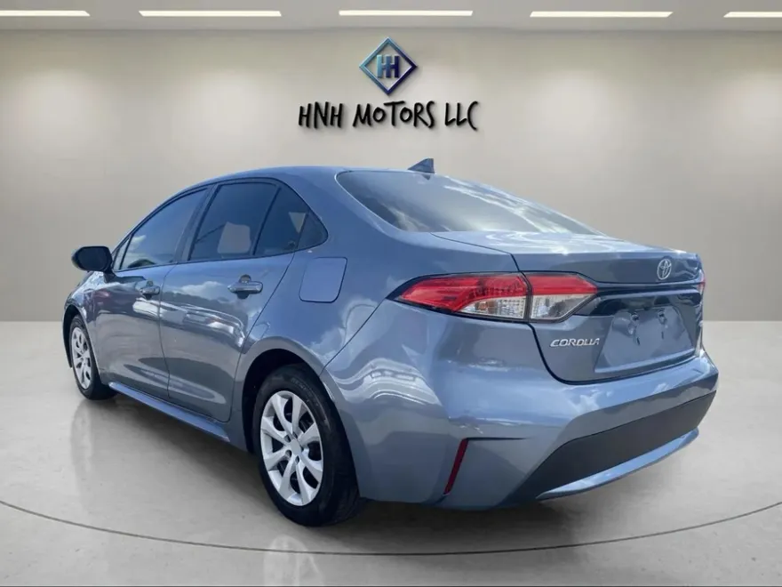 2021 Toyota Corolla LE photo 1