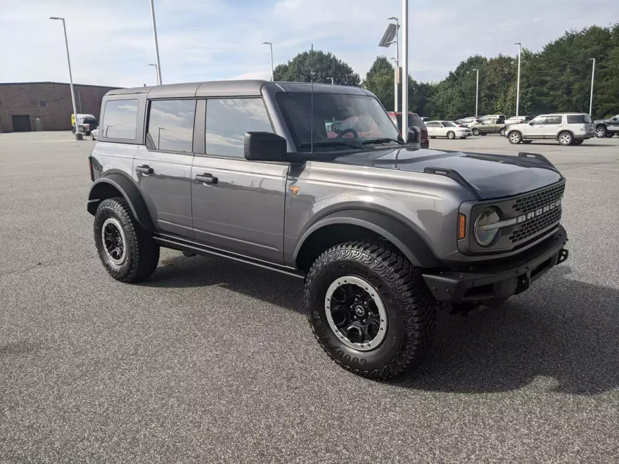 2024 Ford Bronco Badlands photo 1