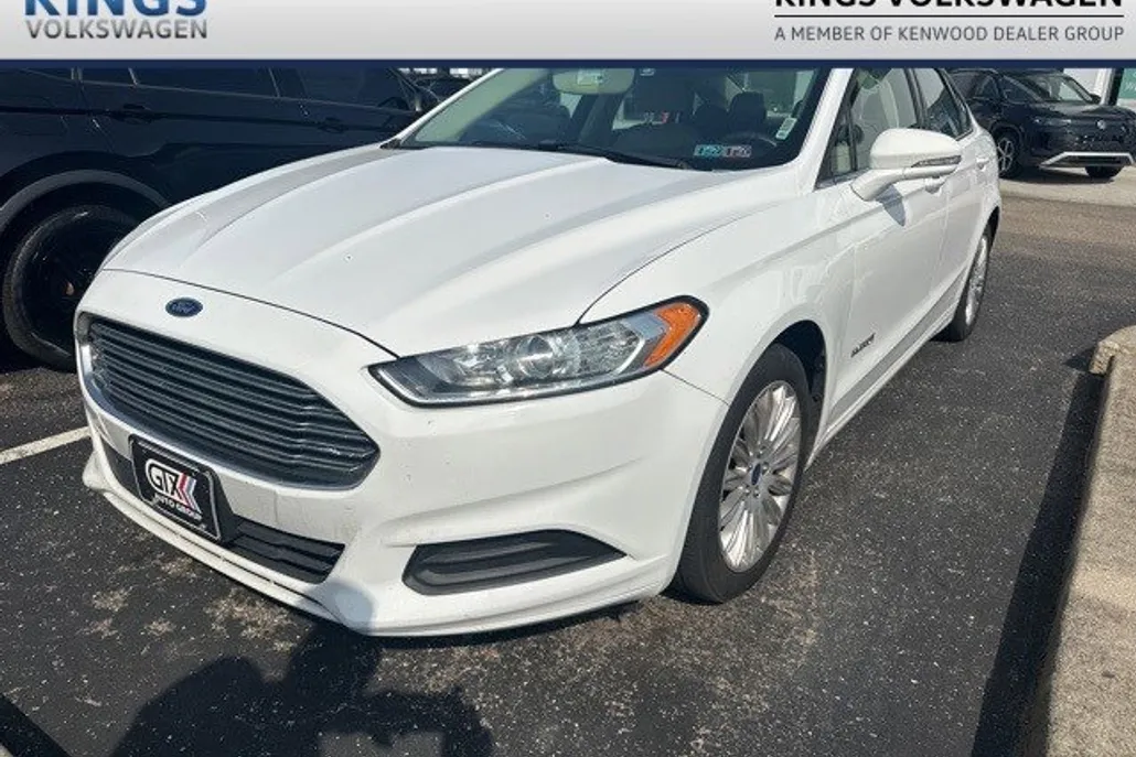 2016 Ford Fusion Hybrid SE photo 1