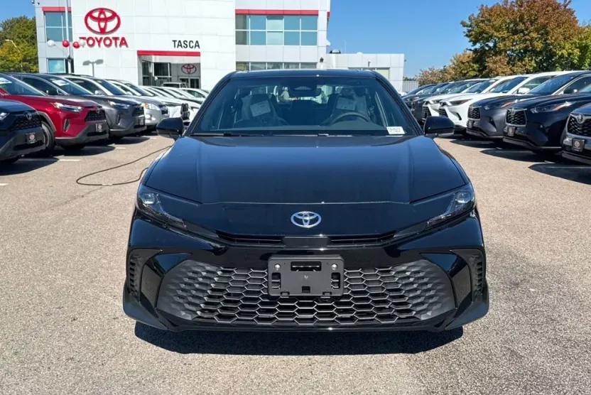 2026 Toyota Camry SE photo 1