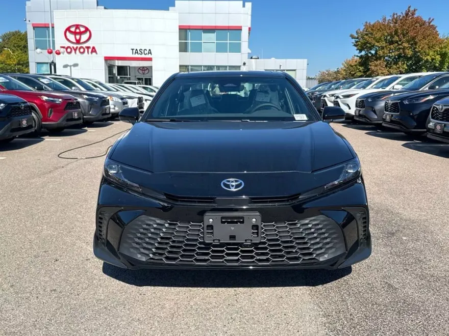 2026 Toyota Camry SE photo 1