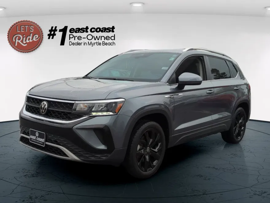 2024 Volkswagen Taos SE photo 1