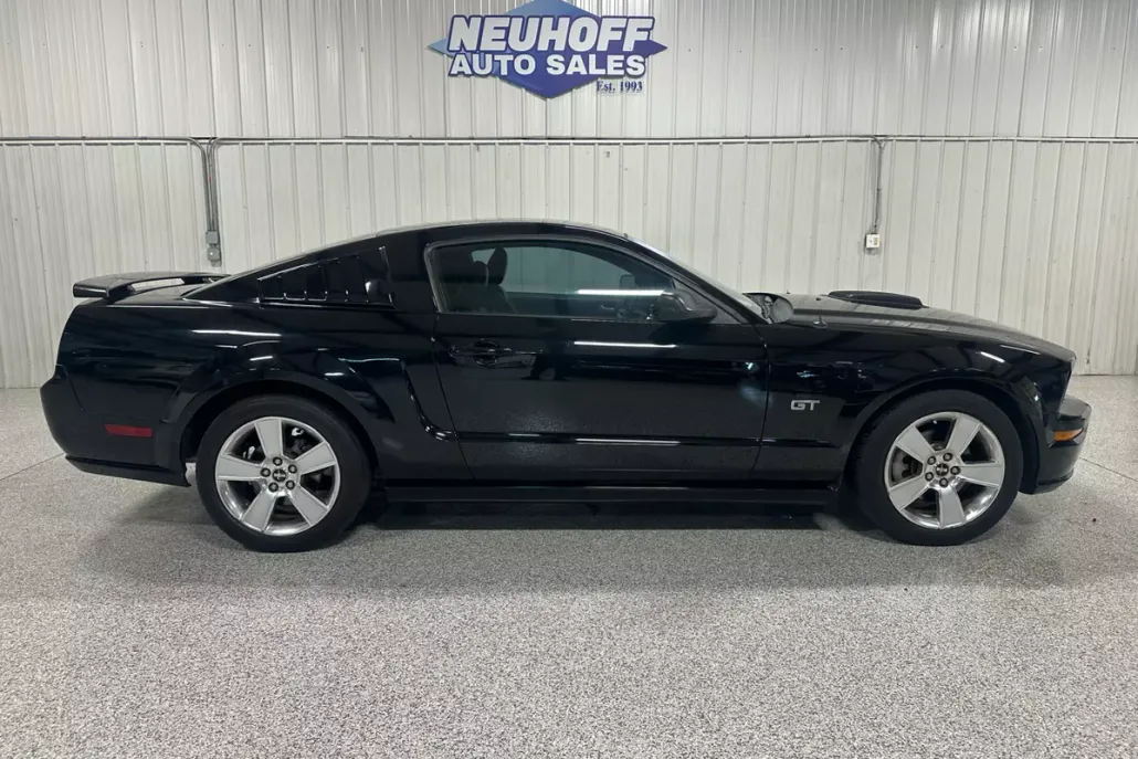 2006 Ford Mustang GT Deluxe photo 1