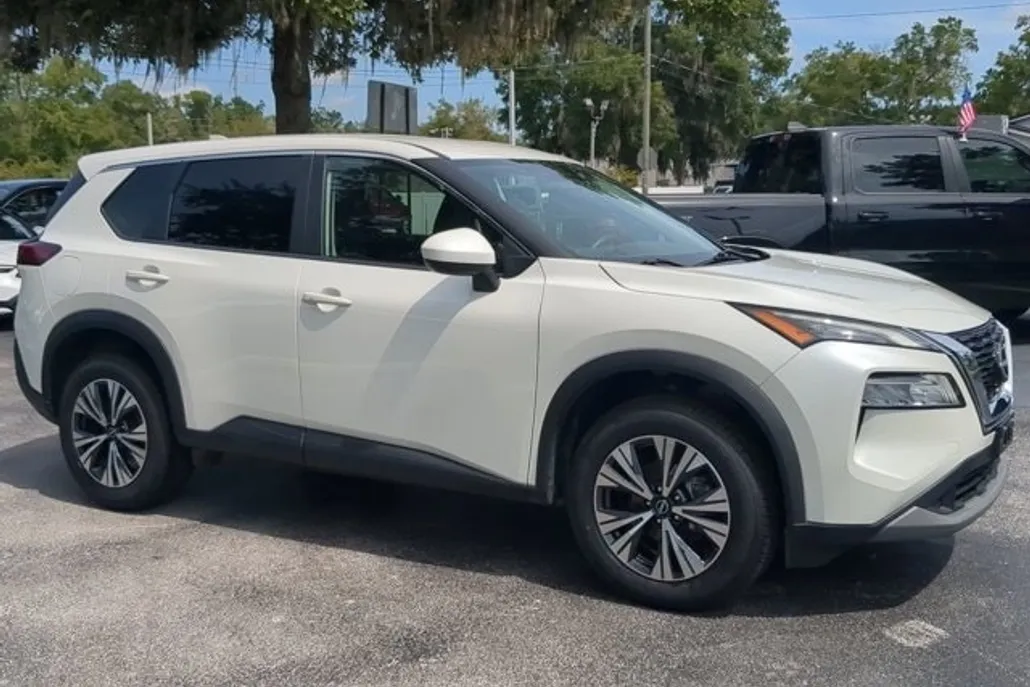 2023 Nissan Rogue SV photo 1