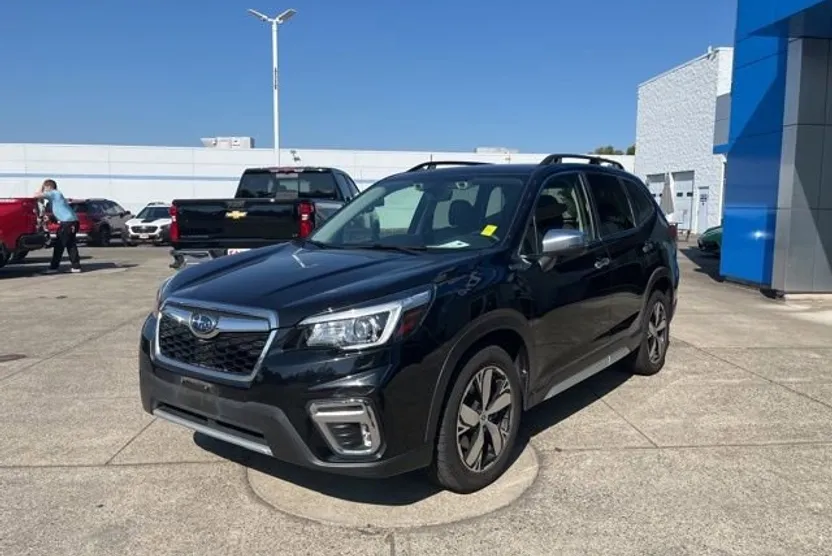 2019 Subaru Forester Touring photo 1
