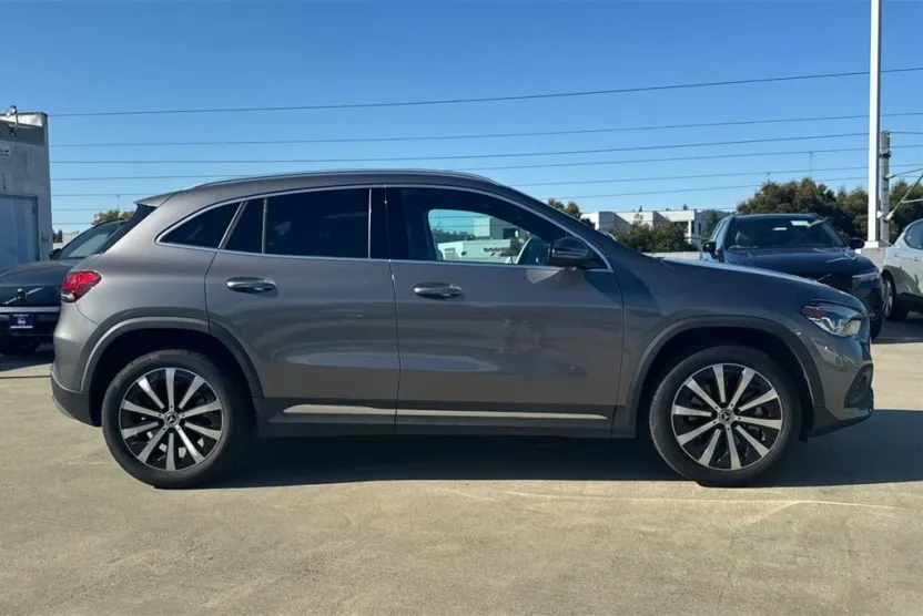 2023 Mercedes Benz GLA 250 photo 1