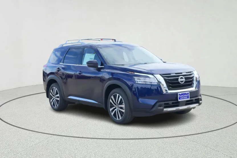 2024 Nissan Pathfinder Platinum photo 1