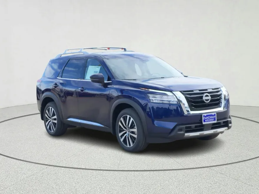2024 Nissan Pathfinder Platinum photo 1