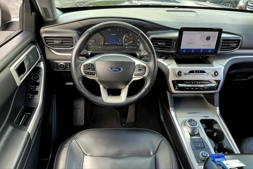2022 Ford Explorer XLT photo 1